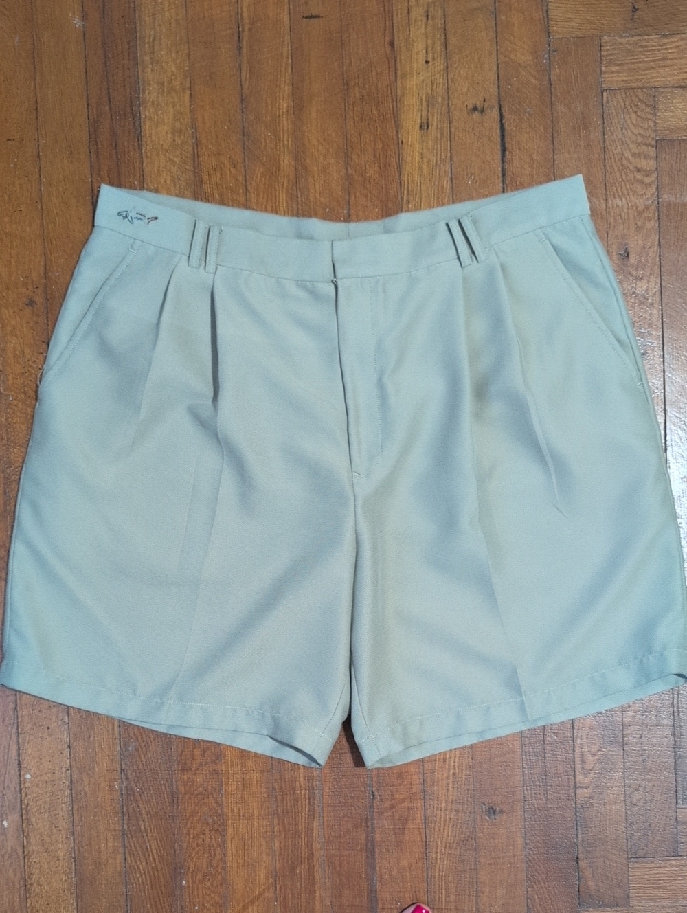 Greg Norman Collection Golf Shorts Men's Classic Pleated in Light Khaki